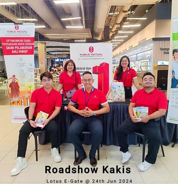 The Roadshow Kakis